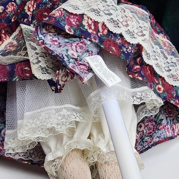 The Connoisseur Collection Seymour Mann Porcelain Doll in Emerald Green Dress - Picture 11 of 13